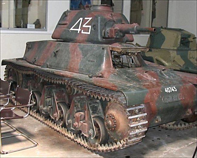 hotchkiss-h39-char-tank-french-ww2-min