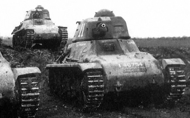 hotchkiss-h39-french-light-tank-min